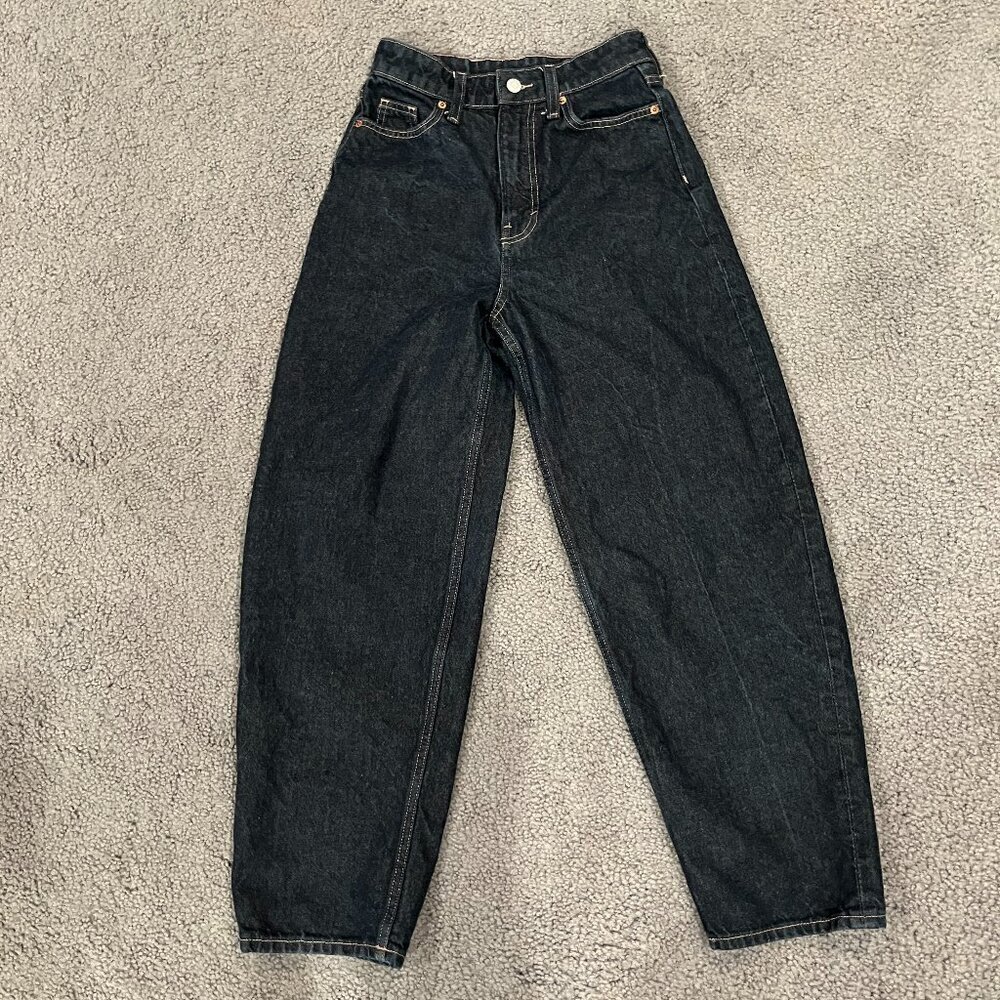 & DENIM BARREL LOOSE FIT HIGH WAIST DARK WASH DENIM JEANS - EUC - SIZE 0
